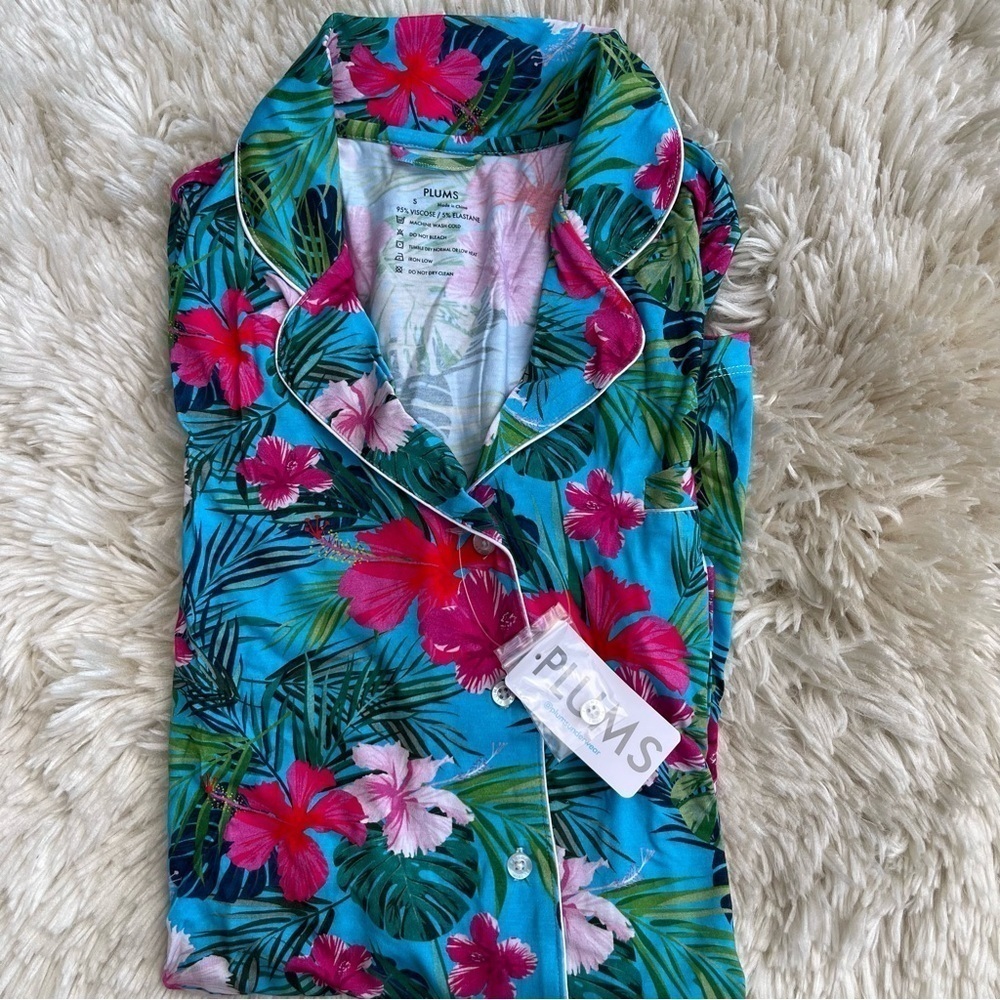 NEW Plums Pajama Sleep Shirt Button Front Nightshirt Tropical Size Small NWT